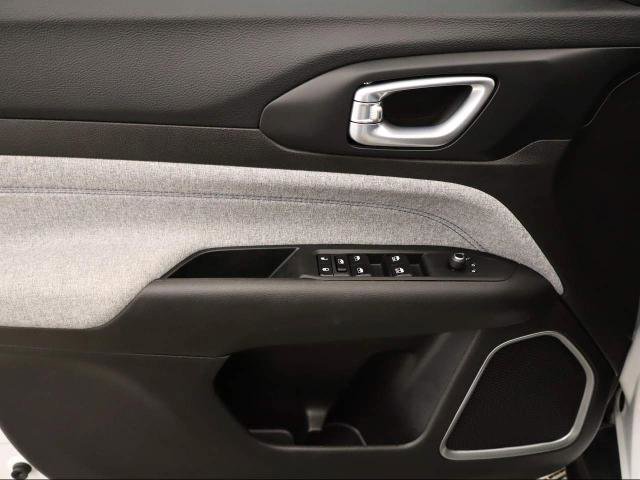 Used 2025 Jeep Compass Latitude image 19