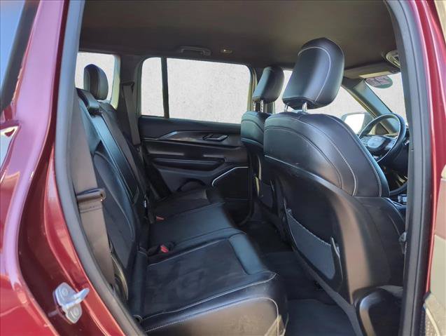 Used 2022 Jeep Grand Cherokee Altitude AWD/4WD image 19