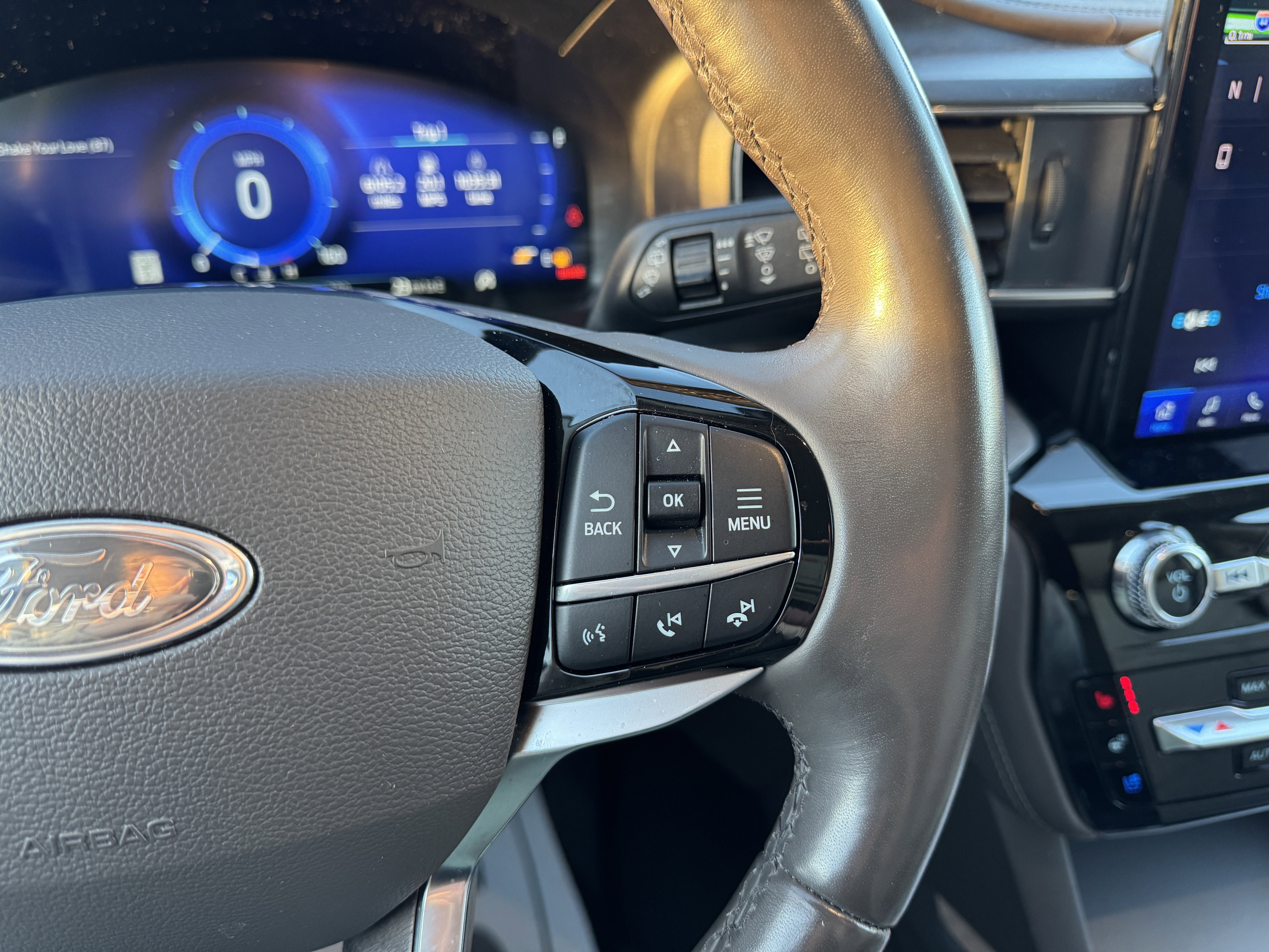 Certified 2022 Ford Explorer Platinum w/ Equipment Group 601A image 15