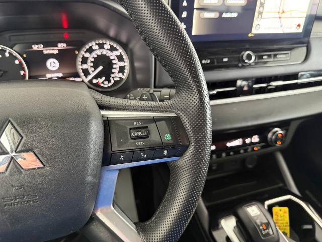Used 2025 Mitsubishi Outlander SE FWD image 12