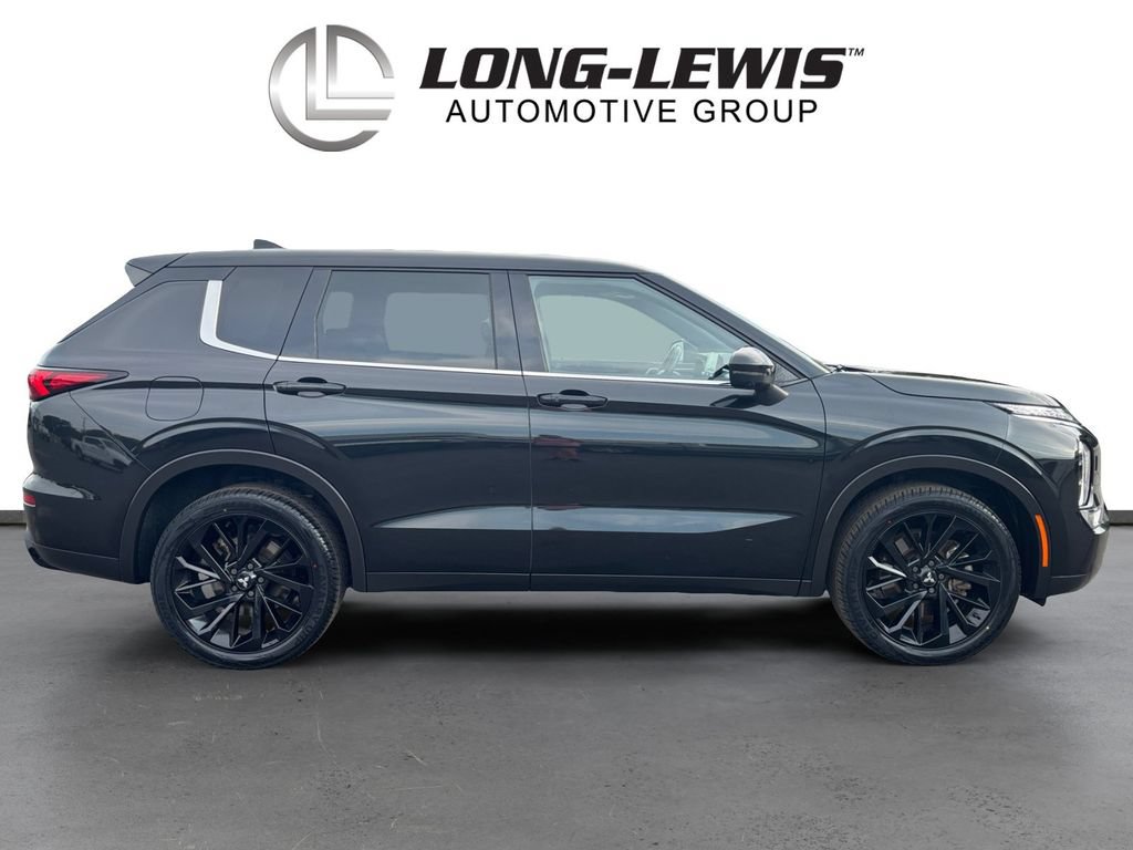 Used 2023 Mitsubishi Outlander SE Black Edition AWD/4WD image 8