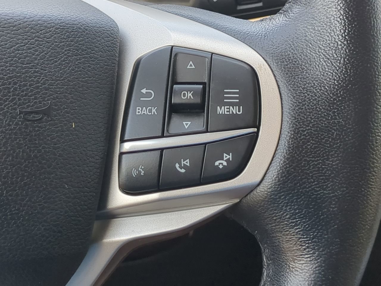 Certified 2021 Ford Explorer XLT RWD image 23