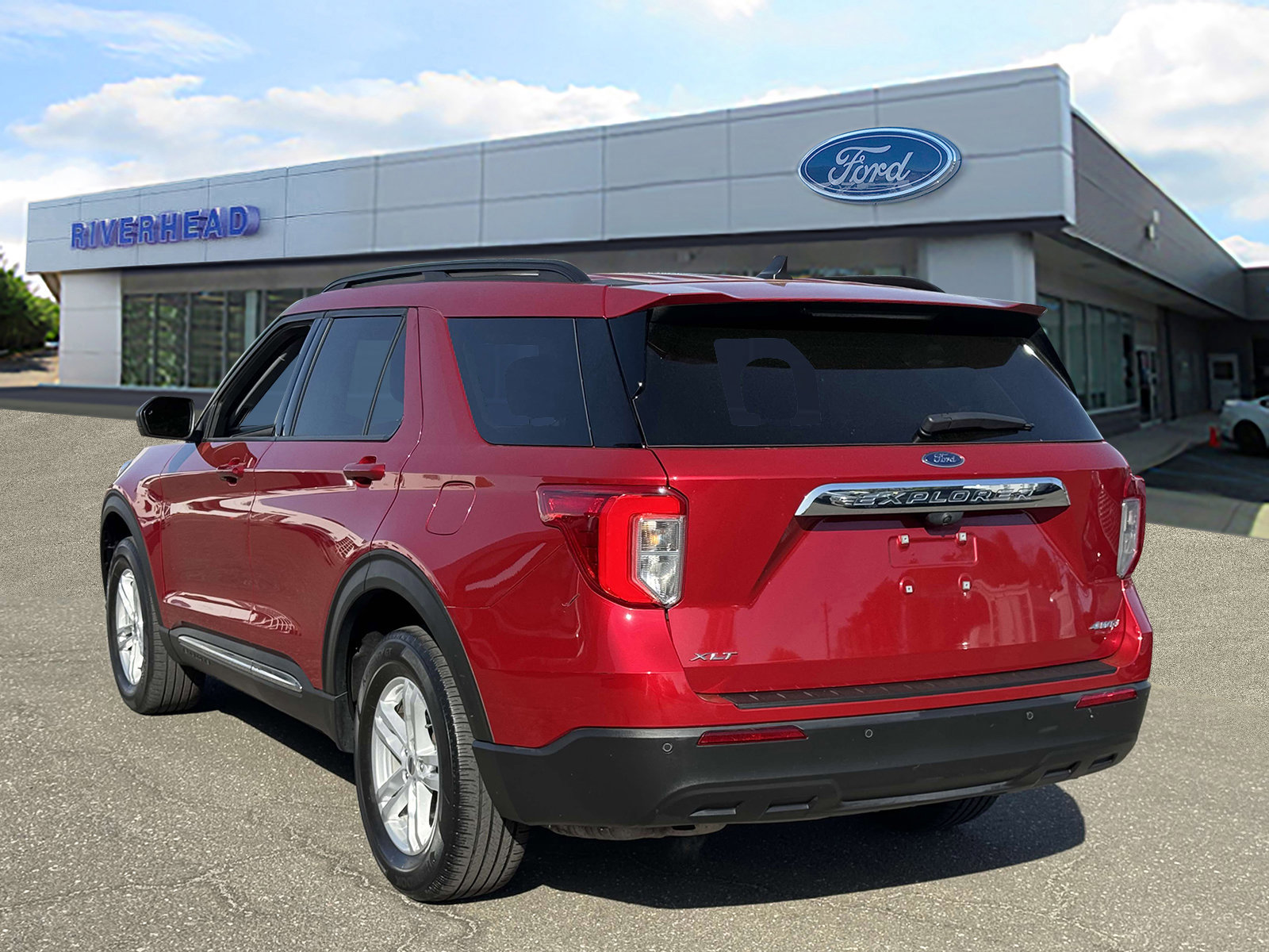 Certified 2022 Ford Explorer XLT image 3