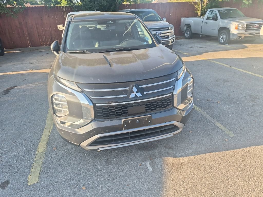 Used 2025 Mitsubishi Outlander SE FWD image 23