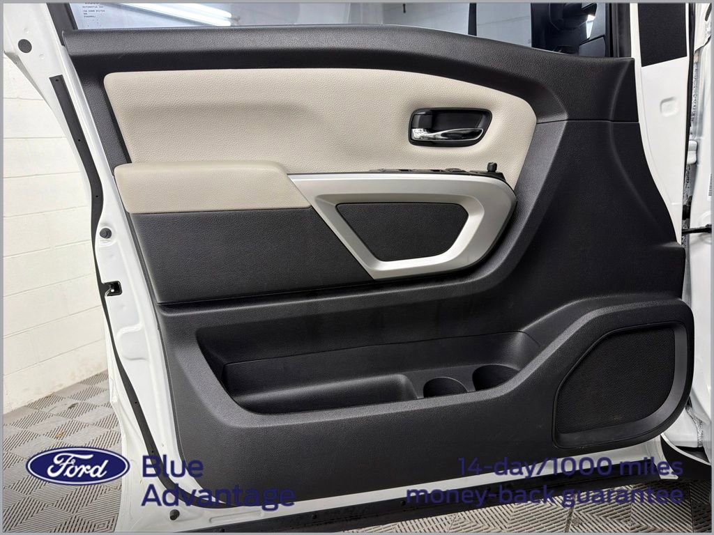 Used 2023 Nissan Titan SV w/ SV Convenience Package image 9