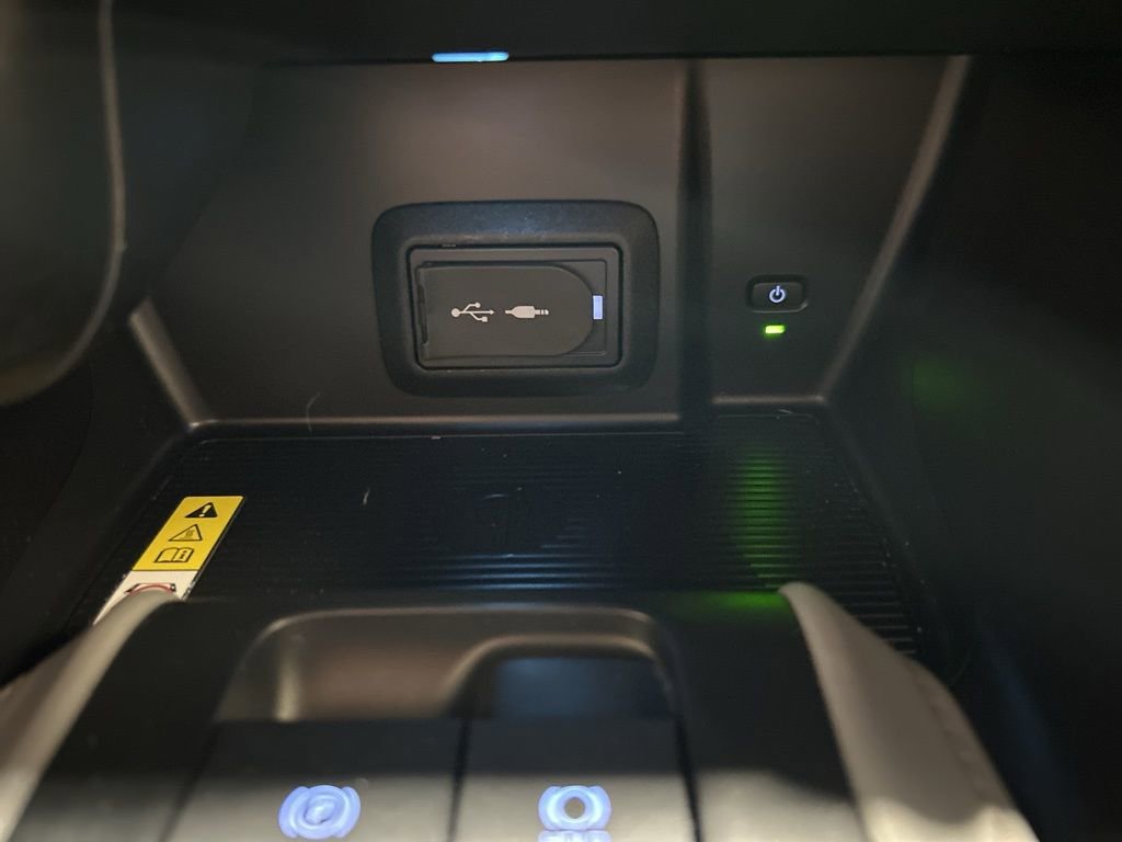 Used 2022 Toyota Venza LE image 20