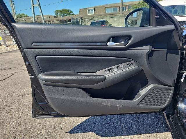 Used 2024 Nissan Altima 2.5 SV FWD image 24