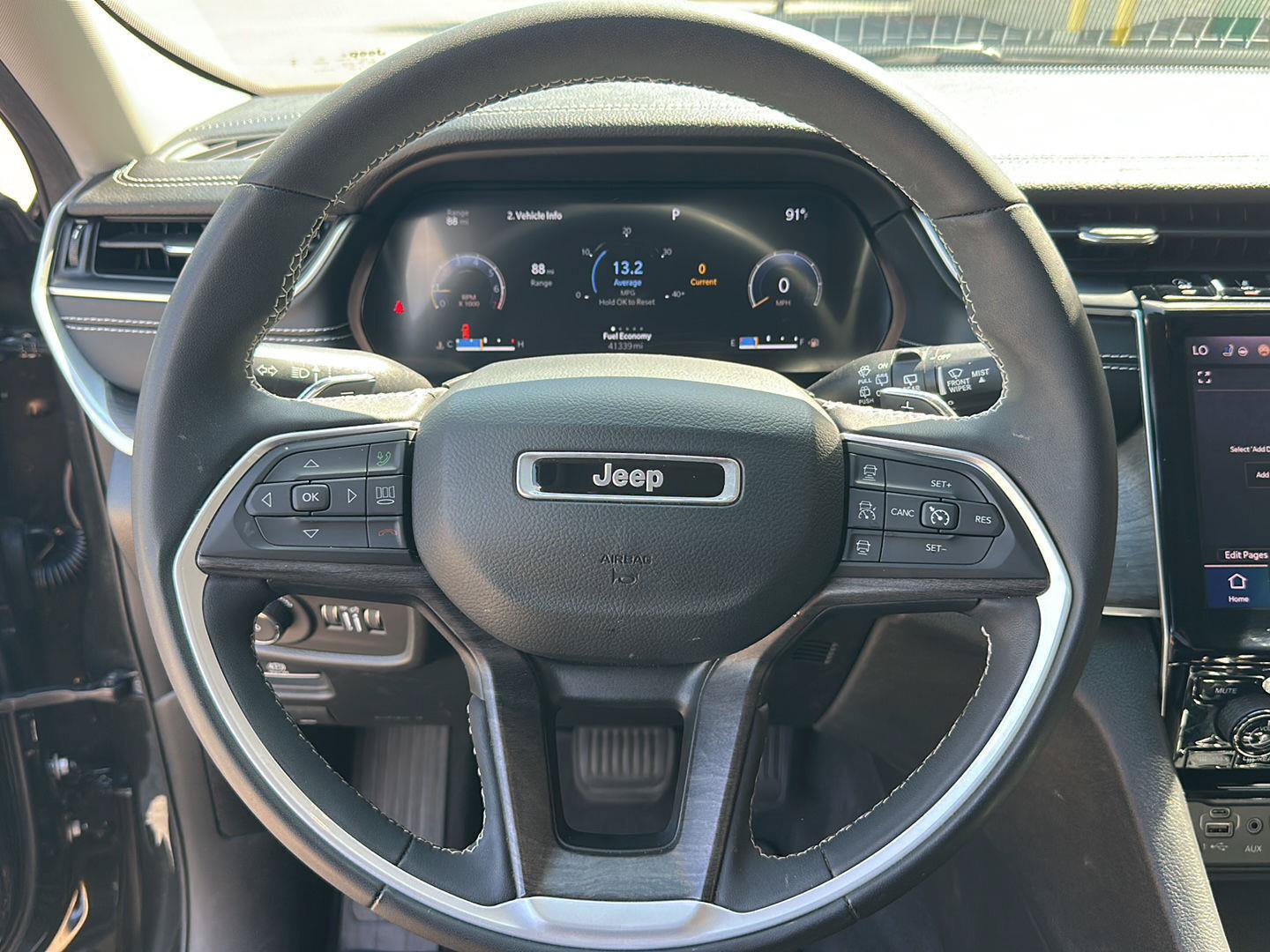 Used 2023 Jeep Grand Cherokee L Limited w/ Luxury Tech Group II AWD/4WD image 17