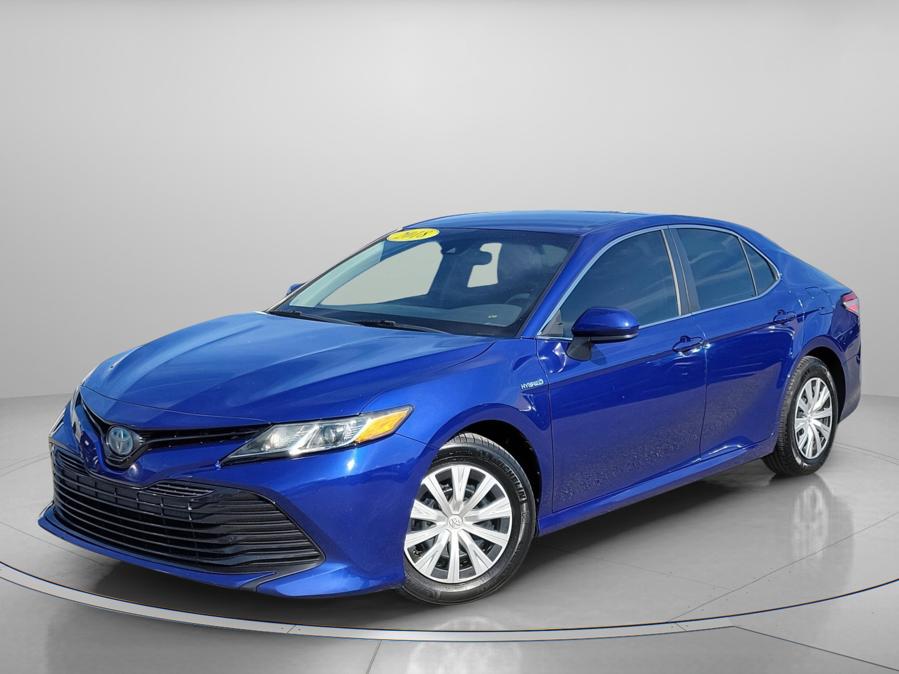 Used 2018 Toyota Camry LE image 2