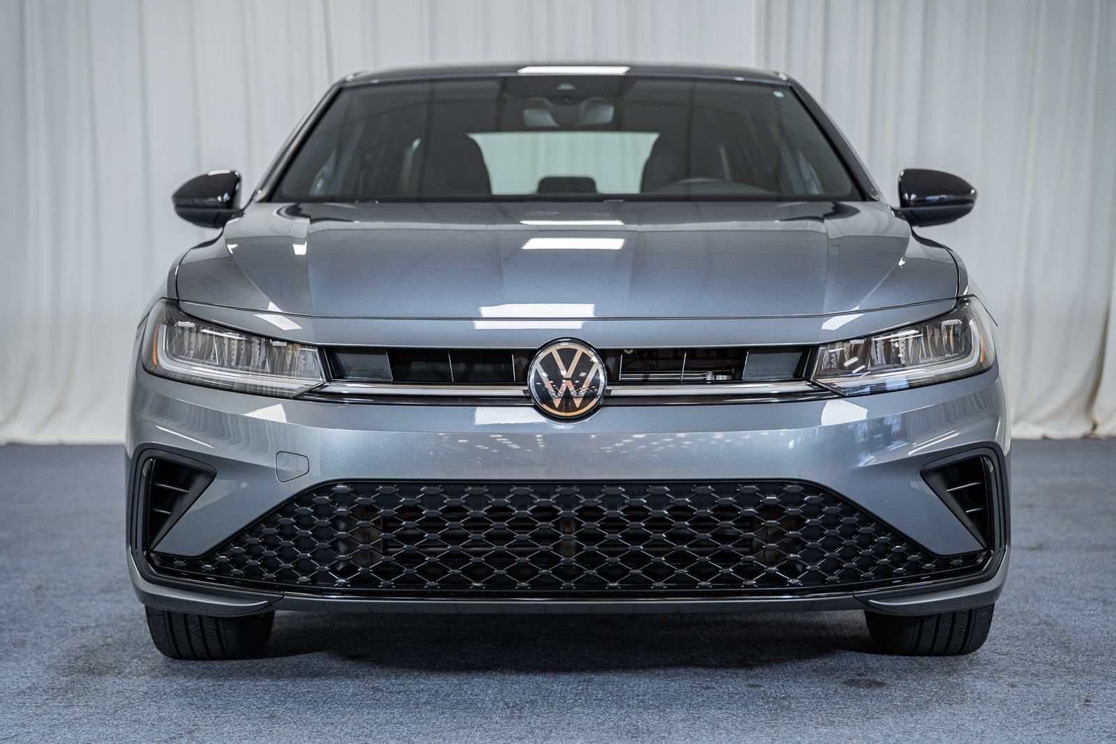 Used 2025 Volkswagen Jetta Sport FWD image 2