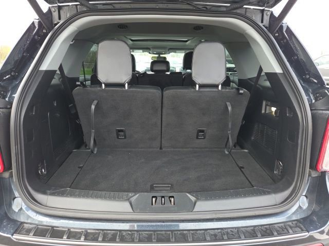 Certified 2022 Ford Explorer XLT w/ Equipment Group 202A image 13