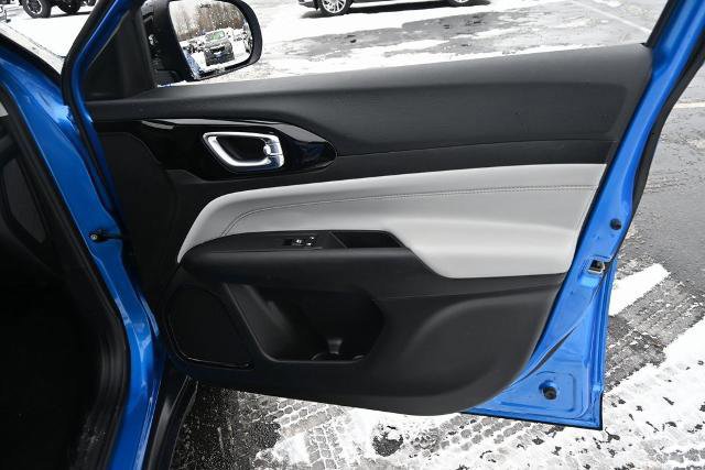 Used 2022 Jeep Compass Limited image 22