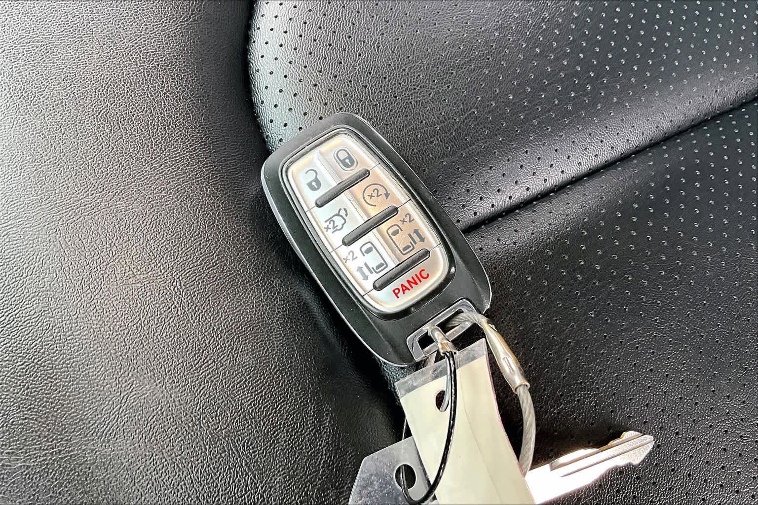 Used 2024 Chrysler Pacifica Touring-L FWD image 14
