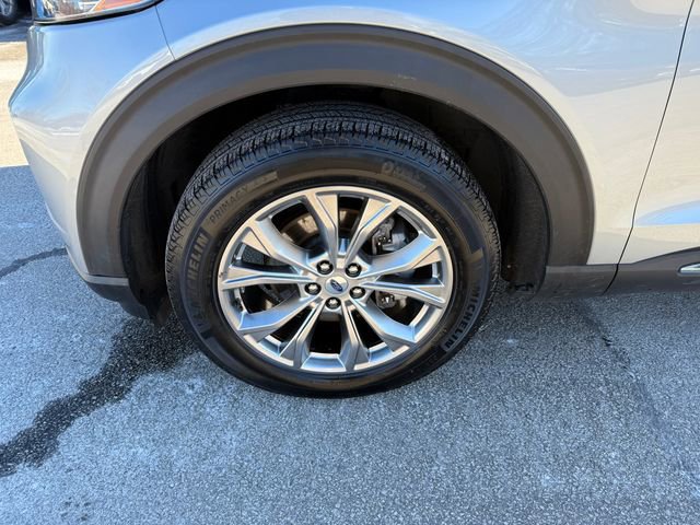 Certified 2022 Ford Explorer XLT w/ Equipment Group 202A image 30