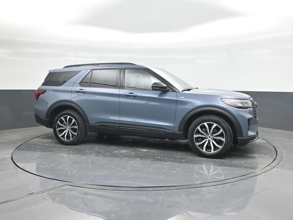 Certified 2025 Ford Explorer ST-Line image 8