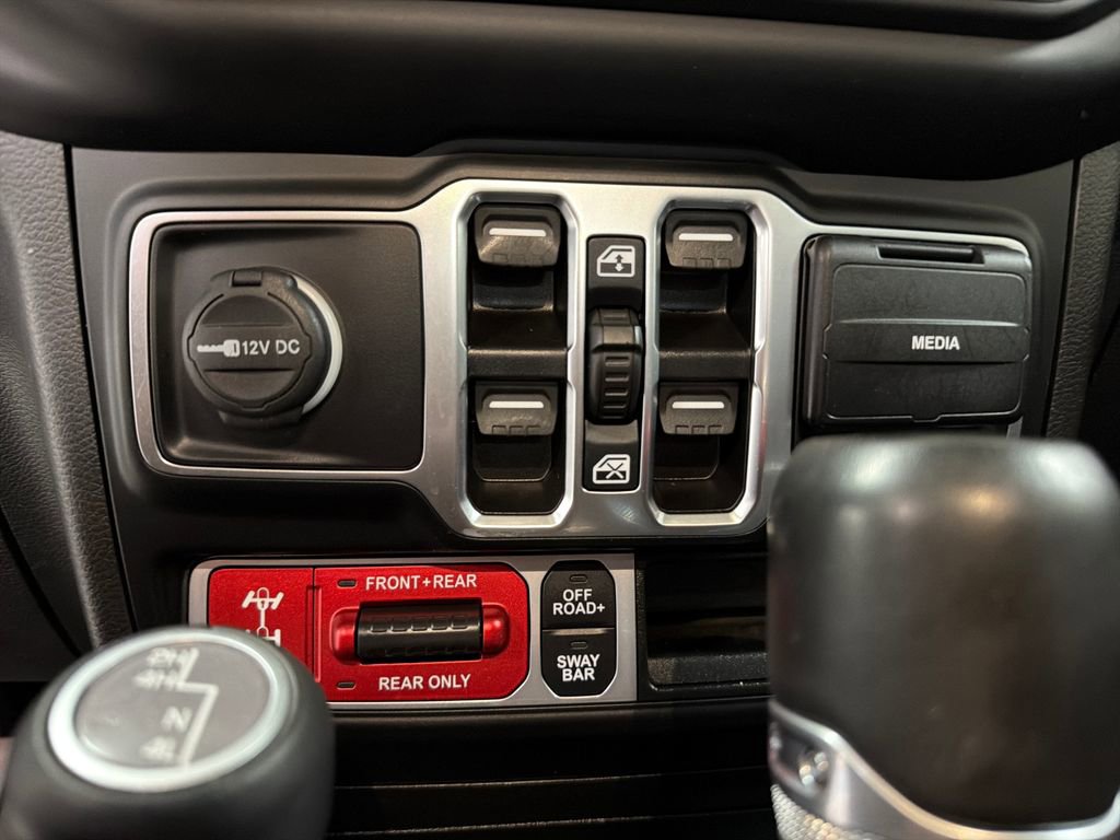Used 2023 Jeep Gladiator Rubicon AWD/4WD image 17