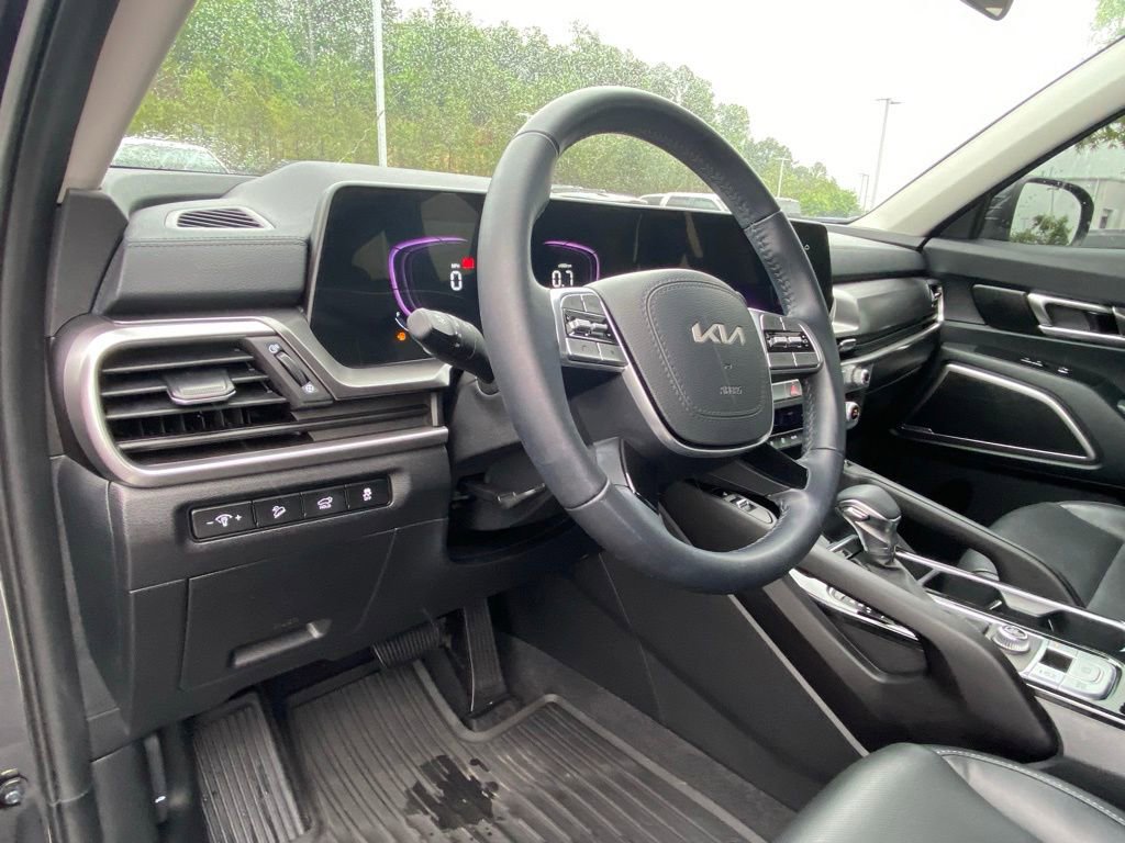 Used 2025 Kia Telluride S FWD image 9