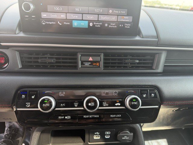Used 2025 Honda Pilot Black Edition image 23