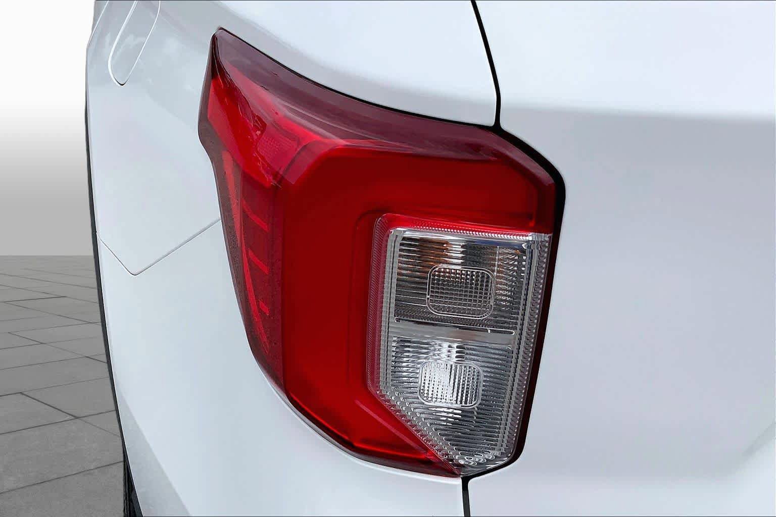 Certified 2021 Ford Explorer XLT w/ Equipment Group 202A RWD image 28