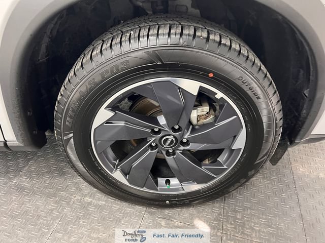 Used 2025 Nissan Rogue SV FWD image 17