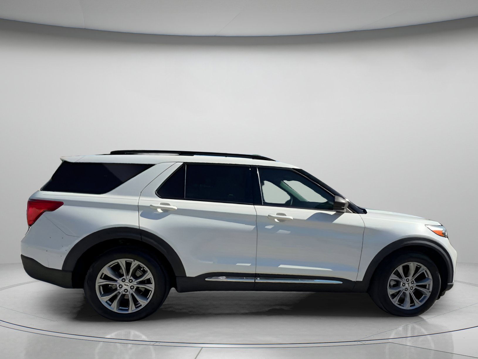 Certified 2022 Ford Explorer XLT w/ Equipment Group 202A image 30