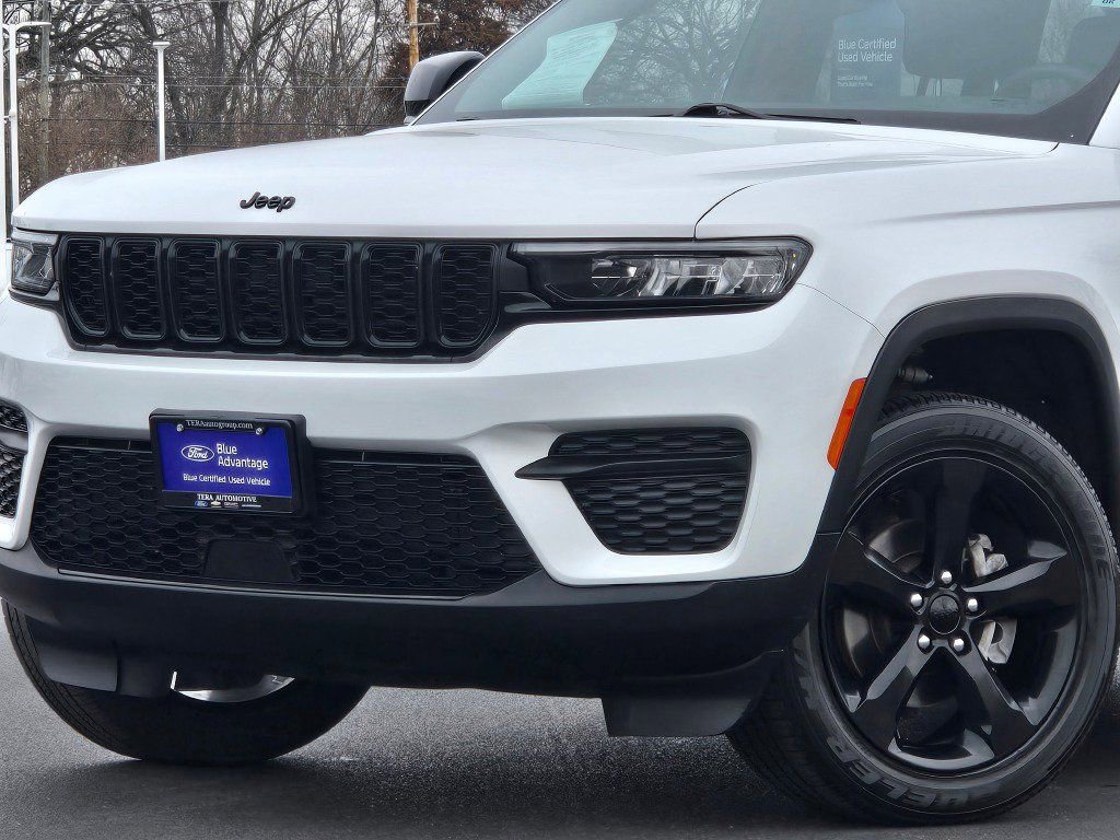 Used 2023 Jeep Grand Cherokee Altitude video 2