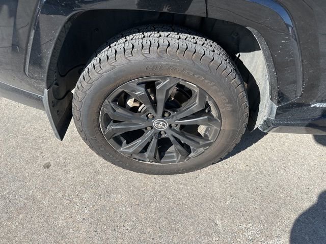 Used 2022 Toyota RAV4 SE image 10