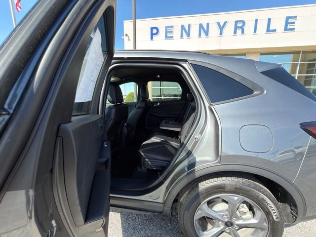 Certified 2025 Ford Escape ST-Line w/ Cold Weather Package AWD/4WD image 15