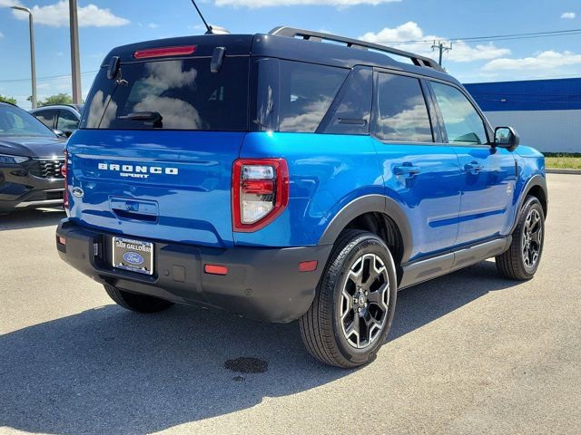 Certified 2025 Ford Bronco Sport Outer Banks w/ Outer Banks Tech Package+ AWD/4WD image 4
