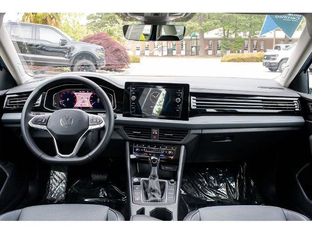 Used 2025 Volkswagen Jetta SEL FWD image 12