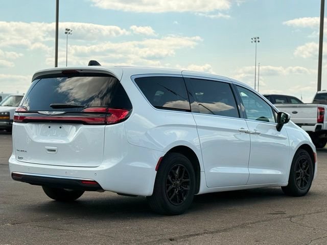 Used 2023 Chrysler Pacifica Touring-L FWD image 33
