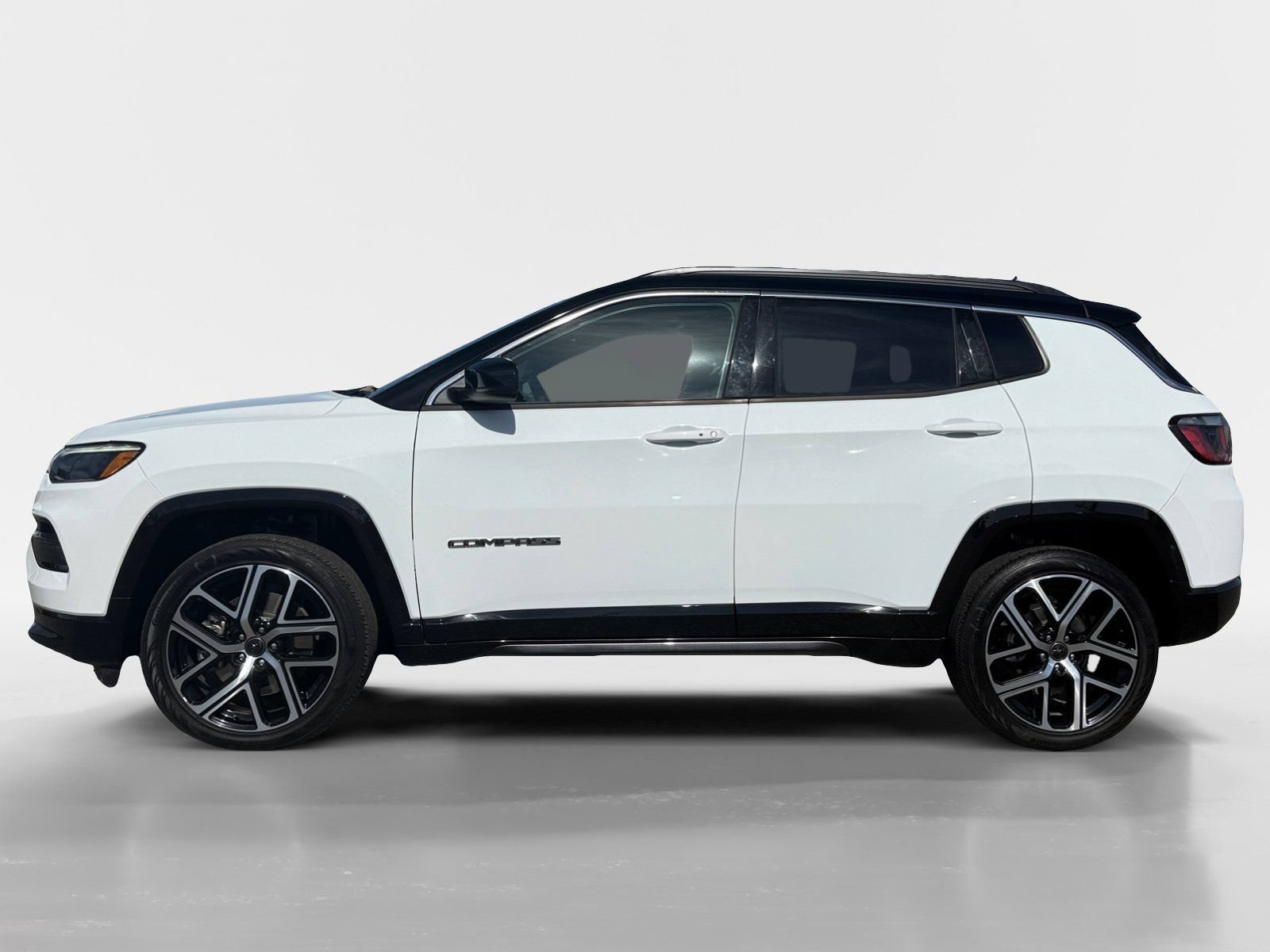 Used 2025 Jeep Compass Limited w/ Elite Group AWD/4WD image 2
