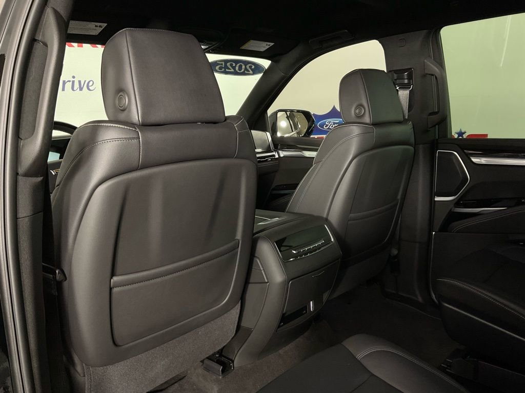 Used 2025 Cadillac Escalade Luxury image 15