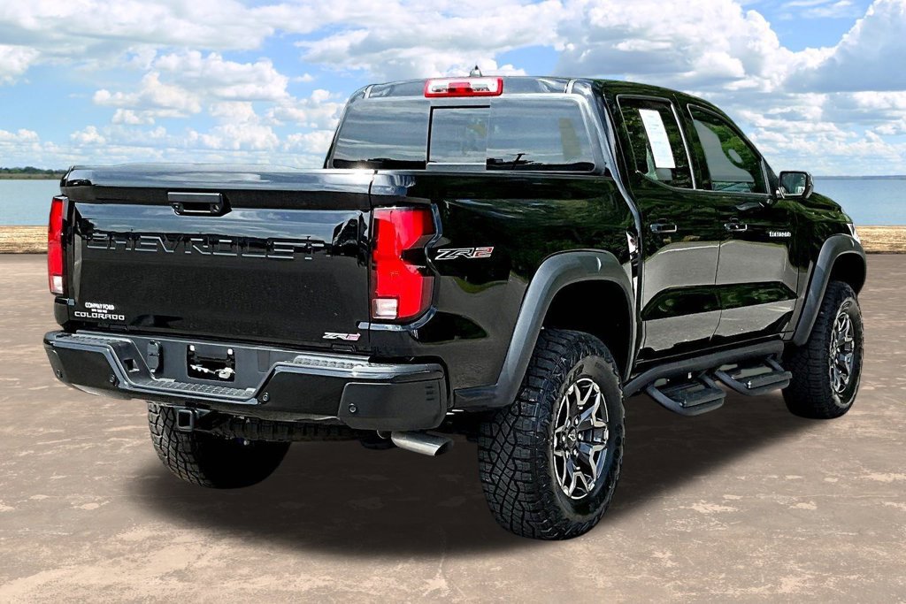 Used 2025 Chevrolet Colorado ZR2 w/ Technology Package AWD/4WD image 8