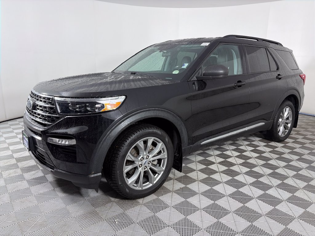 Certified 2023 Ford Explorer XLT w/ Equipment Group 202A AWD/4WD image 3