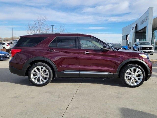 Certified 2022 Ford Explorer Platinum w/ Equipment Group 601A image 2