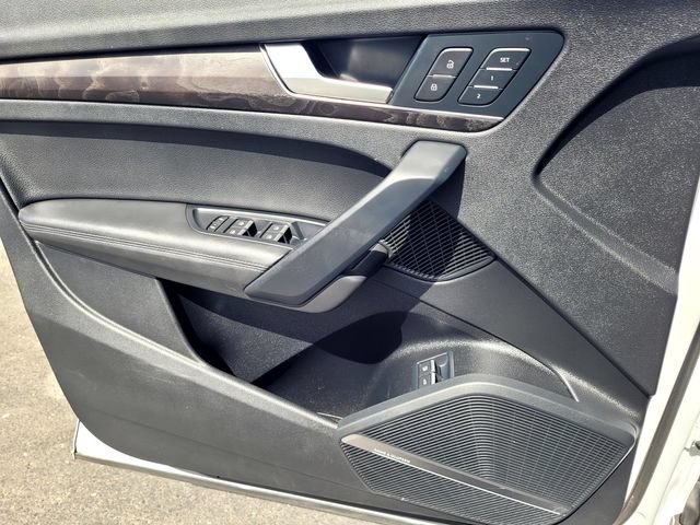 Used 2020 Audi Q5 e Premium Plus w/ Premium Plus Package AWD/4WD image 14