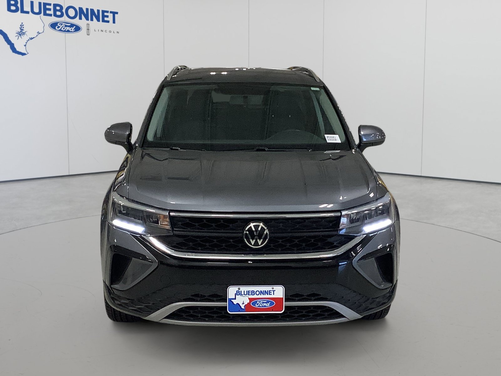 Used 2022 Volkswagen Taos SE FWD image 2