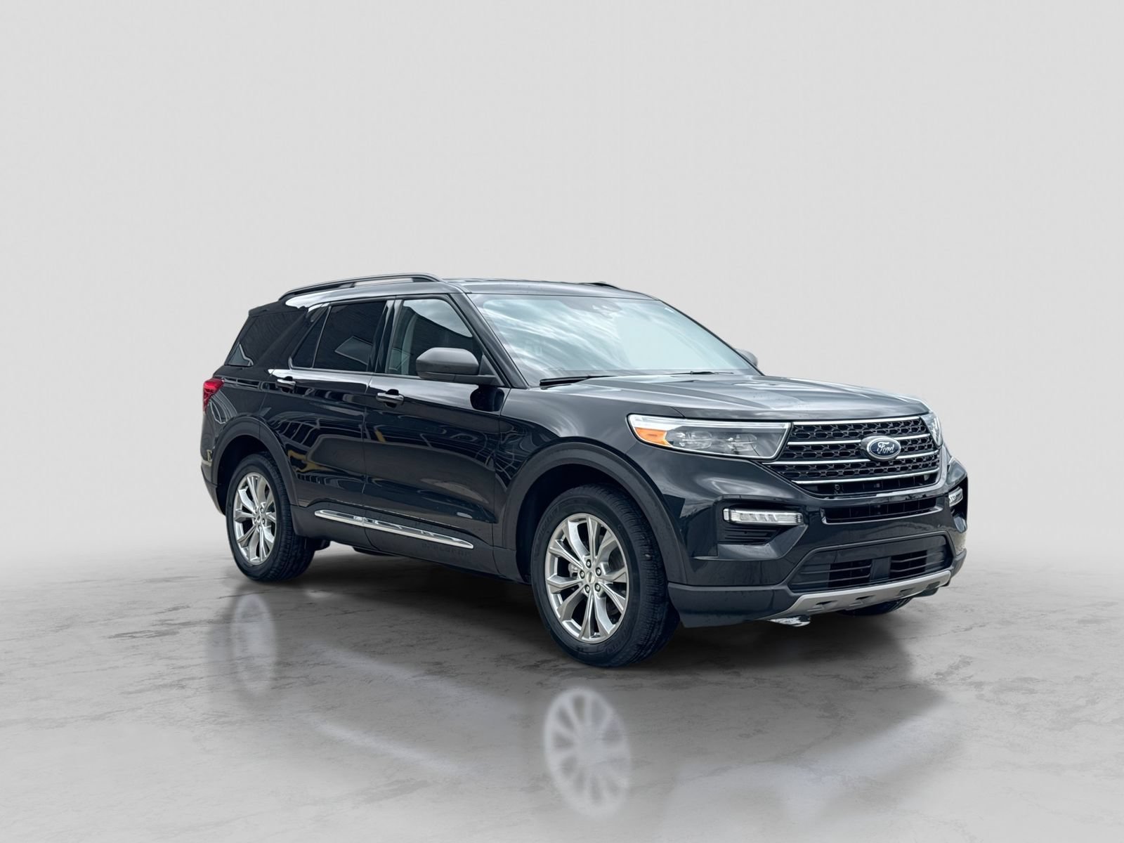 Certified 2023 Ford Explorer XLT w/ Equipment Group 202A AWD/4WD image 10