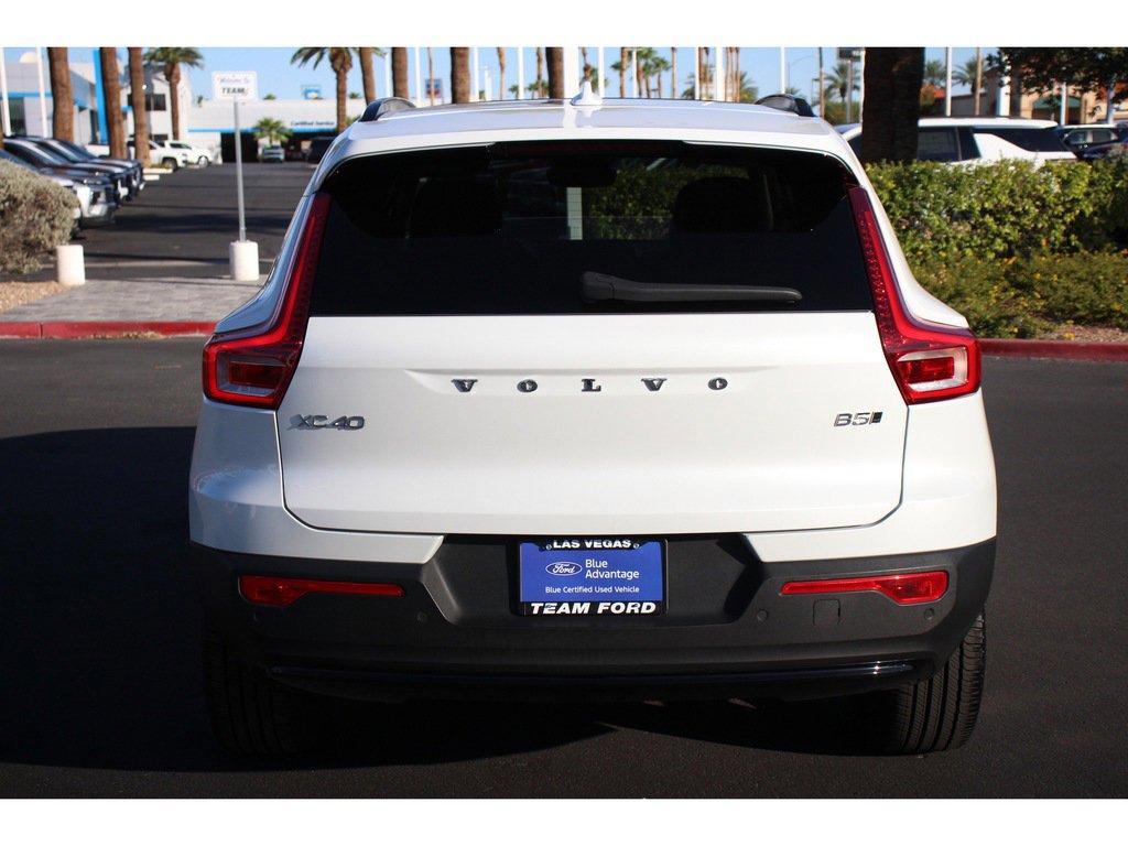 Used 2023 Volvo XC40 B5 Plus w/ Driver Assist Package image 4