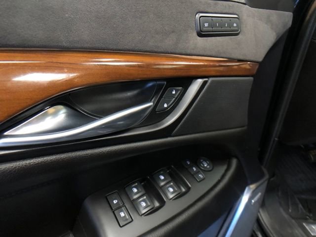Used 2020 Cadillac Escalade Luxury w/ Escalade Sport Edition image 12