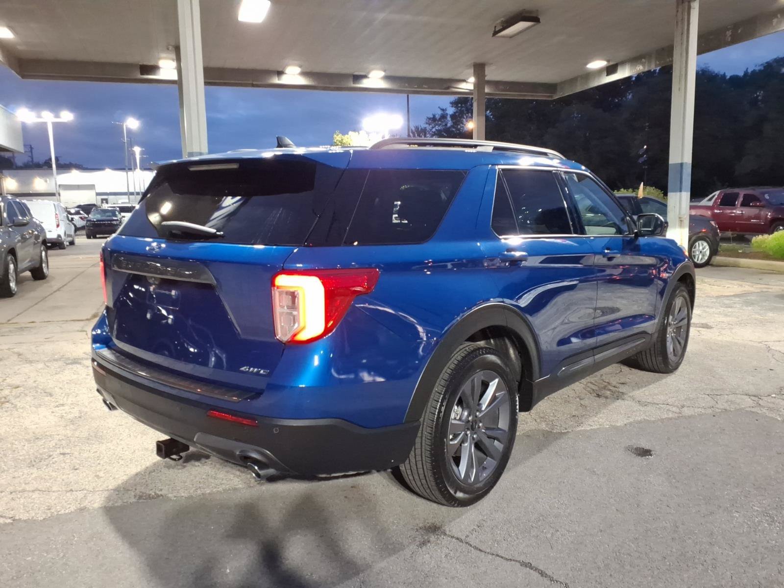Certified 2022 Ford Explorer XLT w/ Equipment Group 202A AWD/4WD image 3