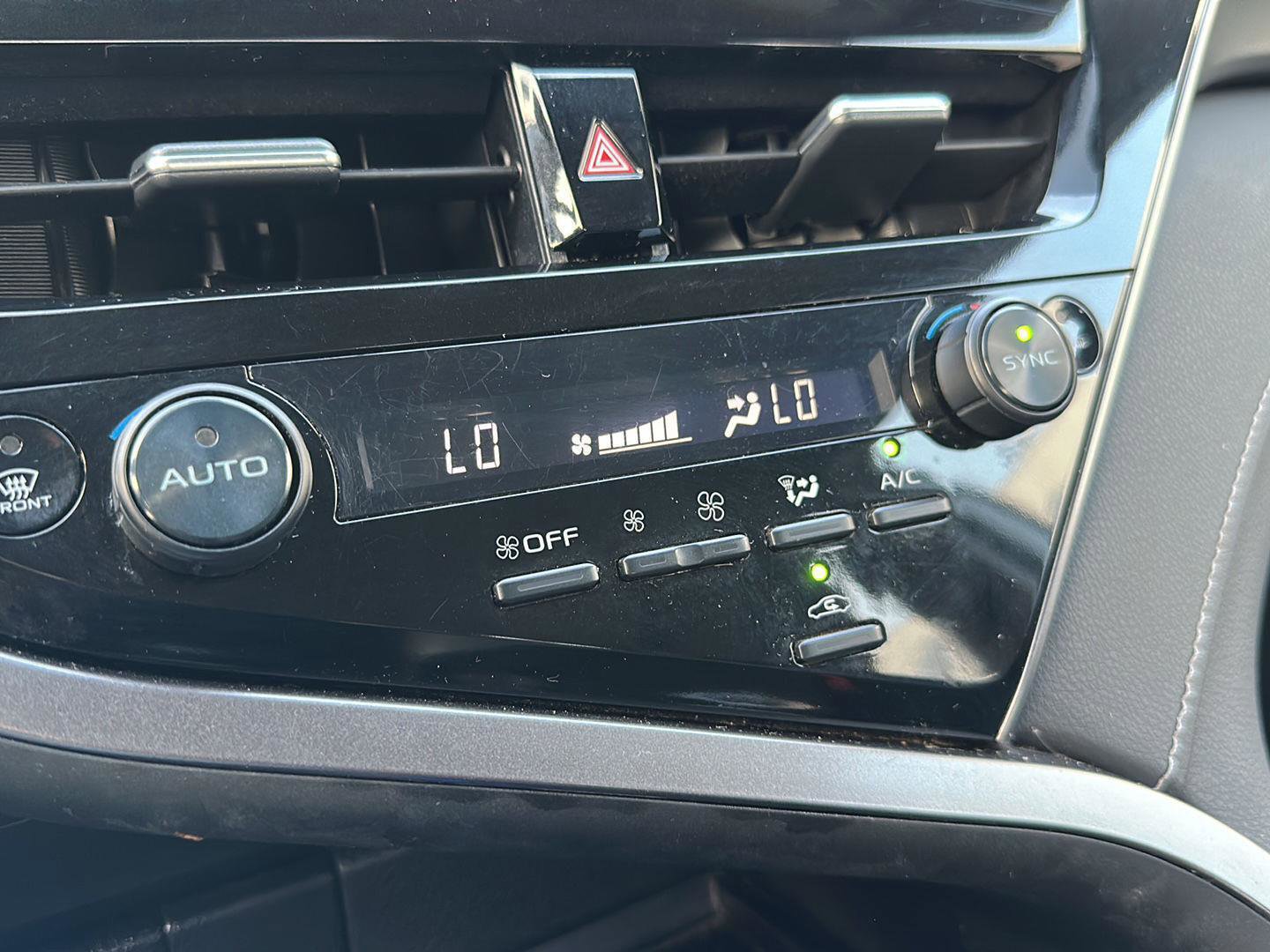 Used 2024 Toyota Camry SE image 32