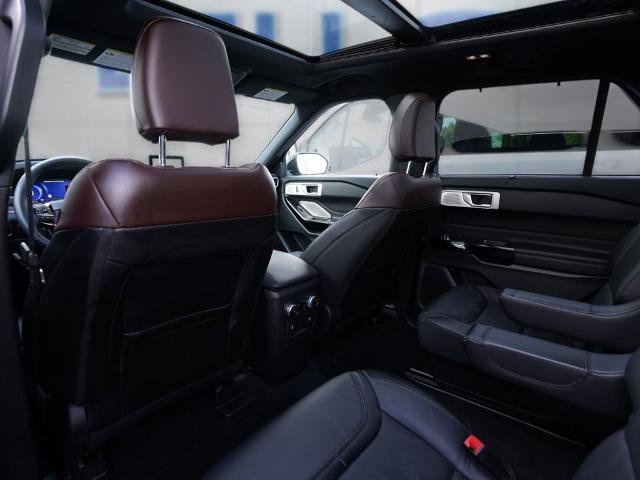 Certified 2023 Ford Explorer Platinum w/ Technology Package AWD/4WD image 14