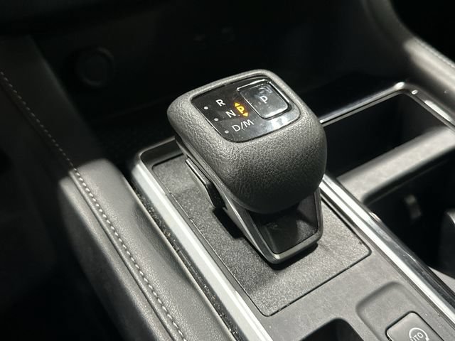 Used 2025 Nissan Pathfinder SV FWD image 27