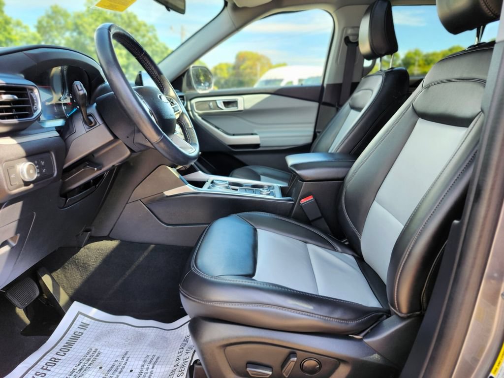 Certified 2022 Ford Explorer XLT w/ Equipment Group 202A AWD/4WD image 19