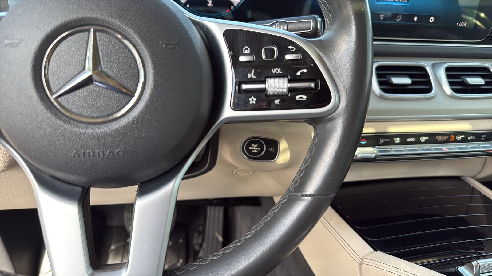 Used 2020 Mercedes-Benz GLE 350 4MATIC w/ Premium Package image 15