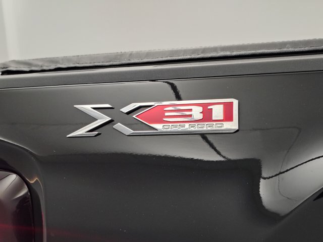 Used 2022 GMC Sierra 2500 SLT w/ SLT Preferred Package AWD/4WD image 14