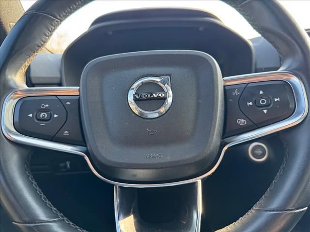 Used 2022 Volvo XC40 T4 R-Design w/ Protection Package Premier FWD image 17