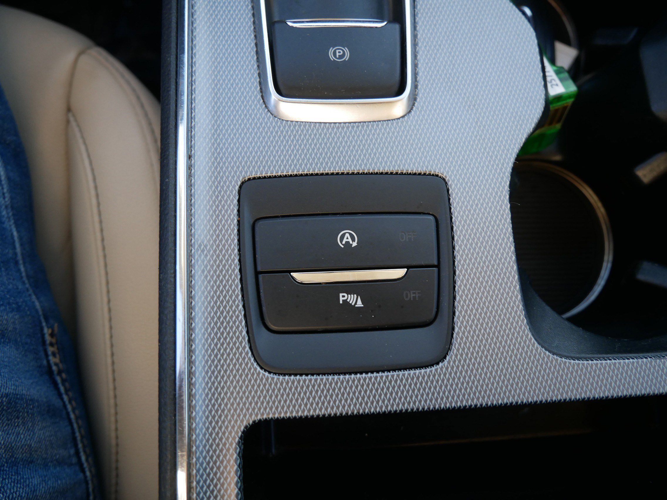 Certified 2021 Ford Edge Titanium w/ Cargo Accessory Package image 31